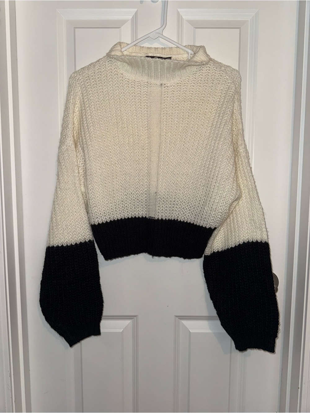 Derek Heart Cream & Black Cropped Colorblock Turtleneck Sweater